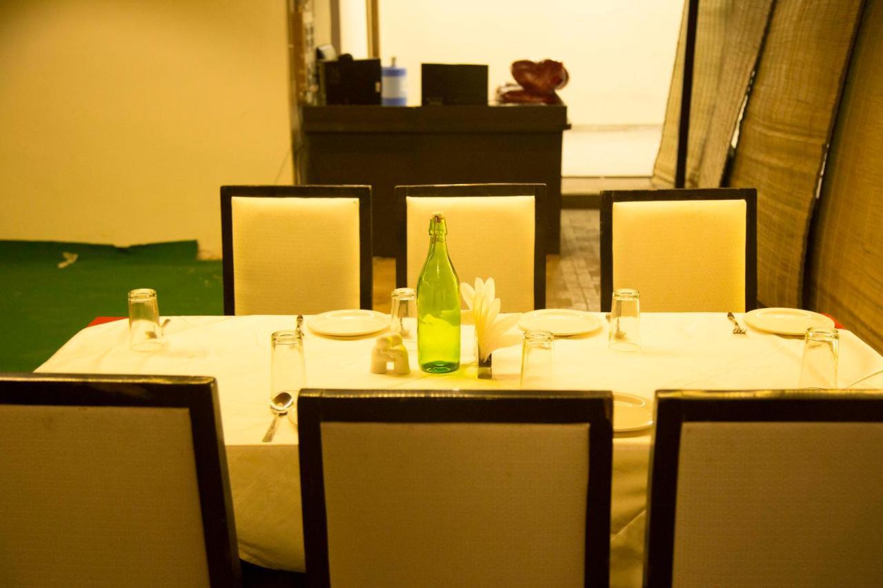 Hotel The Mewar Dabok エクステリア 写真