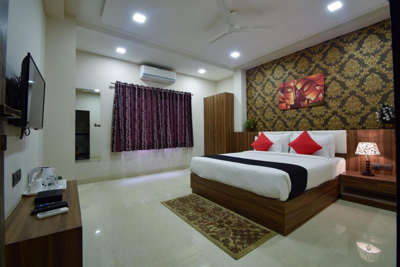 Hotel The Mewar Dabok エクステリア 写真