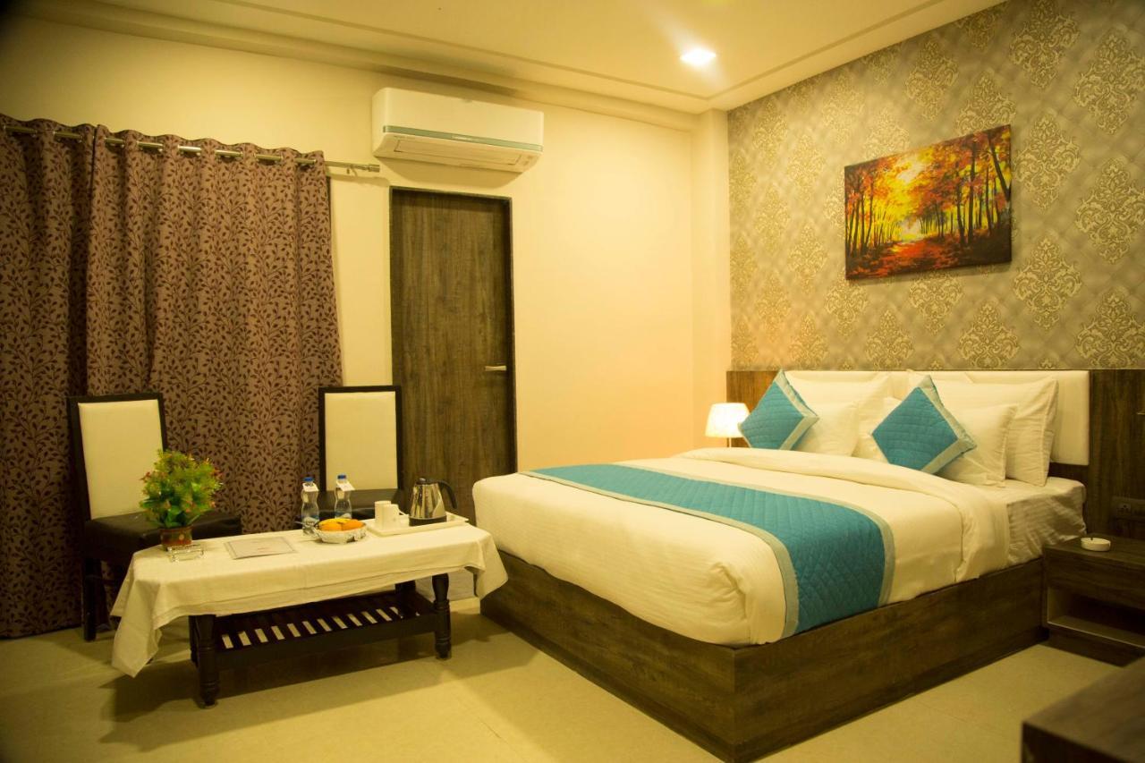 Hotel The Mewar Dabok エクステリア 写真