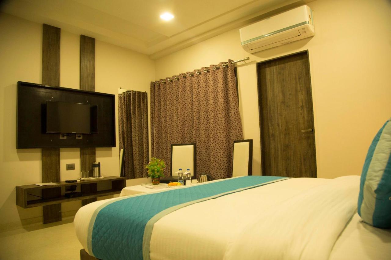 Hotel The Mewar Dabok エクステリア 写真