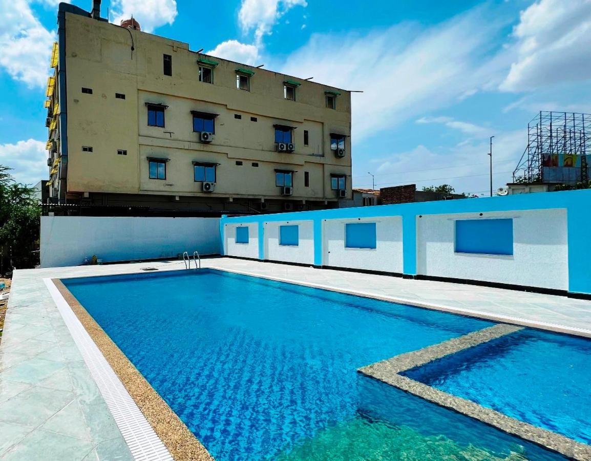 Hotel The Mewar Dabok エクステリア 写真