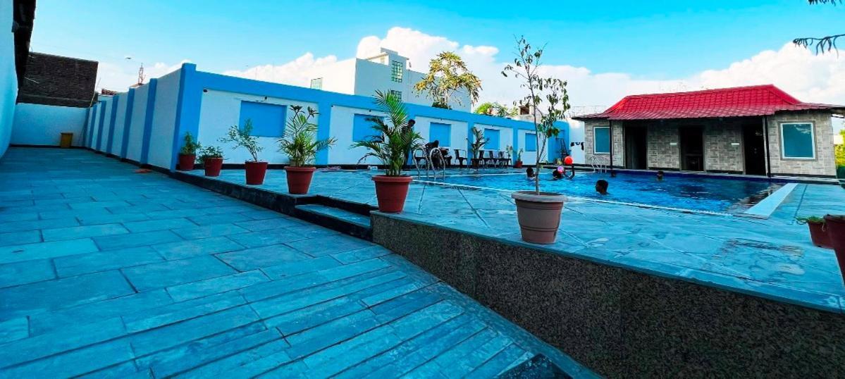 Hotel The Mewar Dabok エクステリア 写真