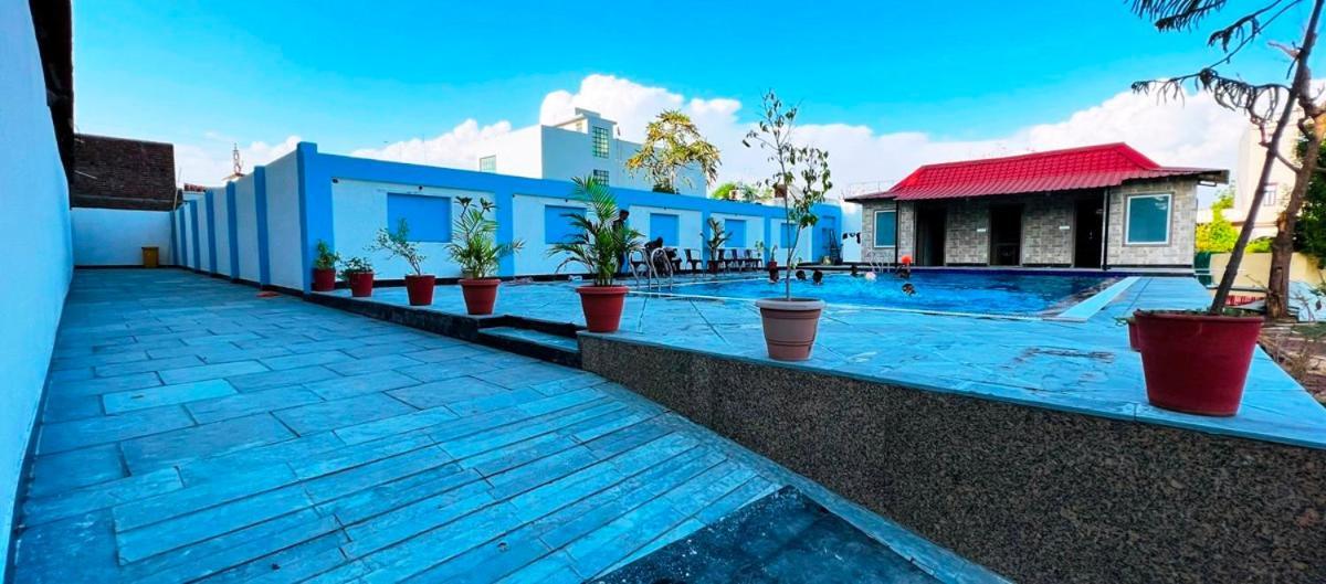 Hotel The Mewar Dabok エクステリア 写真