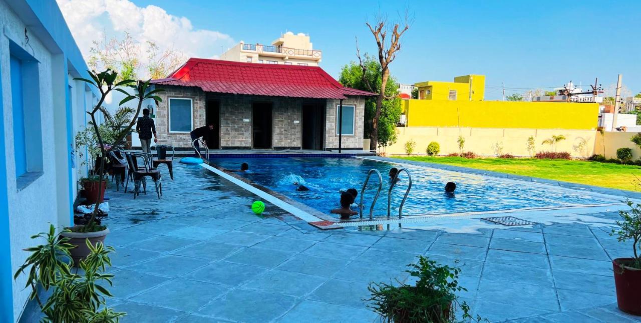 Hotel The Mewar Dabok エクステリア 写真
